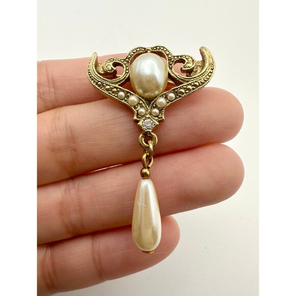 1928 Jewelry - Vintage 1928 gold tone rhinestone faux pearl Brooch